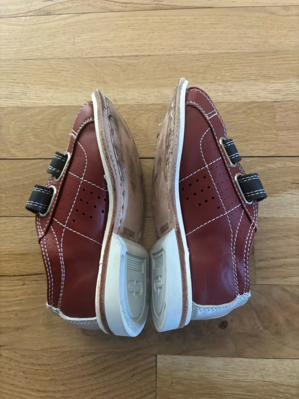 Children's Velcro Bowling Shoes in Red, Black & Silver - Picture 4 of 5